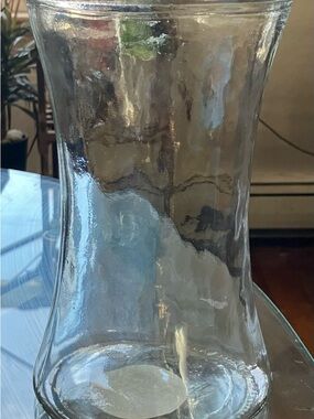 Hour Glass Vase !Accepting Offers/Bundle Deals!